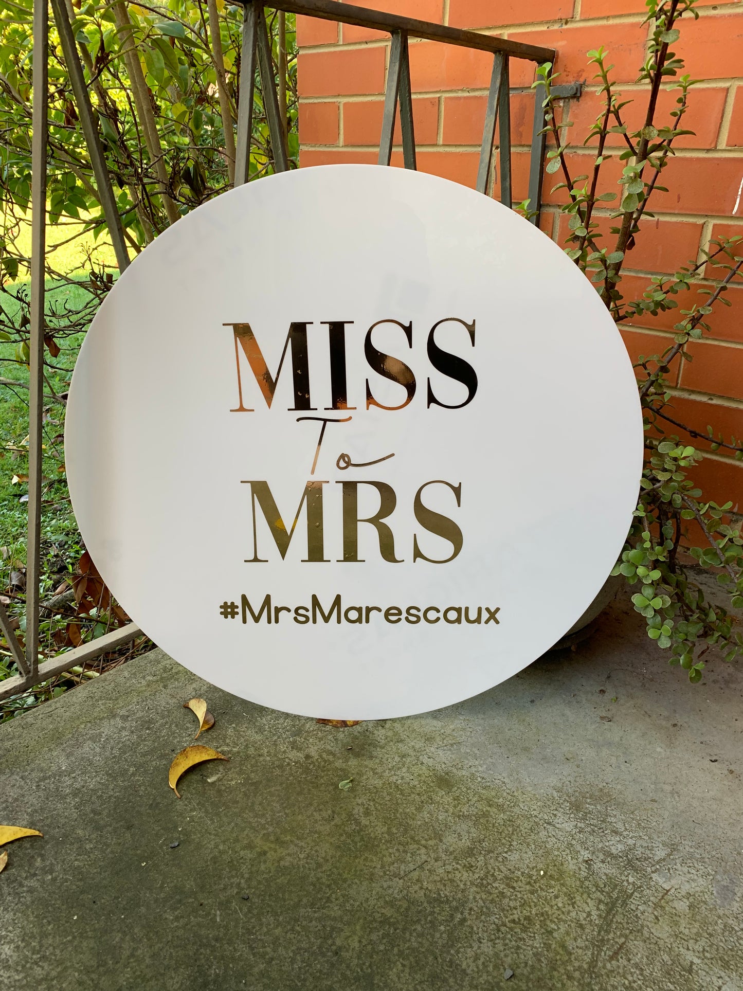 Acrylic Round Sign 50cm- White, Black or Frosted